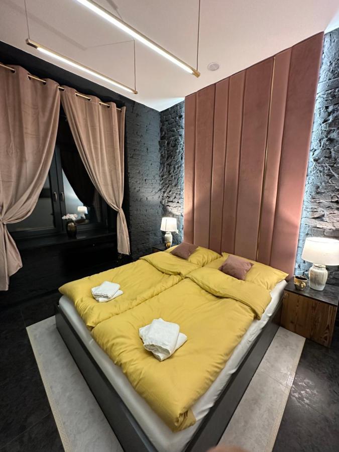 Darkhouse Versace Pink وودج المظهر الخارجي الصورة